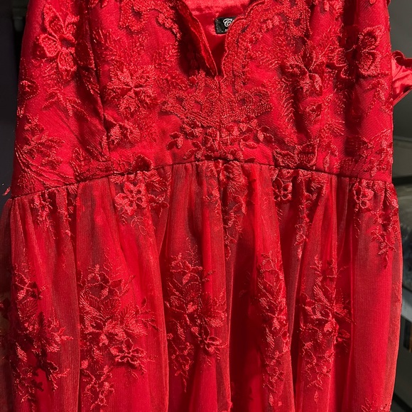 Gosh this dress is amazing but it does not fit me any longer - Picture 8 of 8